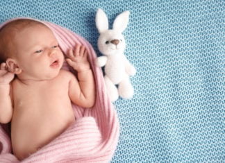 Derfor skal du have en babynest til baby