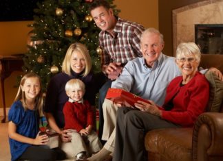Inviter hele familien til æbleskiver og juleklip og få en hyggelig dag