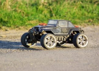 5 ideer til sjove aktiviteter med fjernstyrede biler for voksne