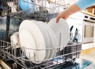 Når barnet flytter sammen med sin kæreste, så kan indflyttergaven f.eks. være en opvaskemaskine