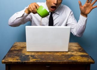 Har du en klodset ven? Sådan finder du en sjov gave til vedkommende