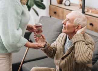 Lider dine forældre af gangbesvær, så er stole- og trappelifte gode gaver