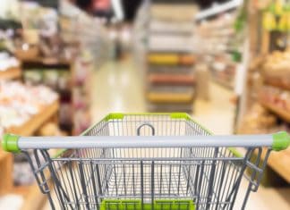 Grænsehandel under corona – er det muligt? Indkøbsvogn i supermarked