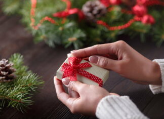 Giv din mor flotte smykker fra Pilgrim til jul