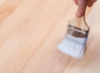 Pift bordet op med lak