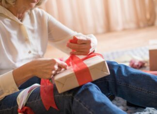 Vis hvor meget du holder af din mormor ved at give hende en god gave