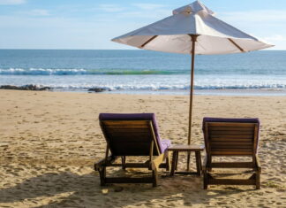 Sådan arrangerer du et beach party direkte i din baghave