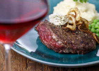 Sådan holder du en festlig herremiddag