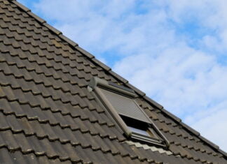 Tjek dit tag for utætheder jævnligt – f.eks. efter en tagrensning