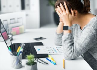 Gode råd: Pas godt på dig selv i arbejdslivet Stresset kvinde