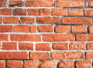 Har du fået varmepumpe i et ældre hus, så overvej også en hulmursisolering