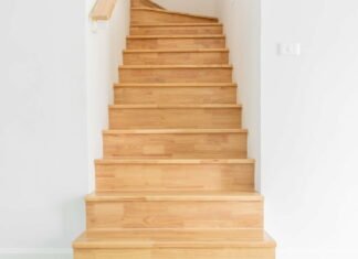 Sådan passer du på din flotte trætrappe, når du skal flytte