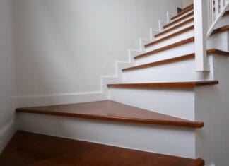 Er det bedst at renovere eller at købe en ny trappe?