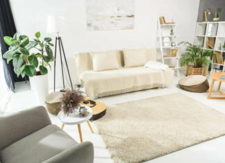 Indret dit hjem med grønne planter og flotte møbler