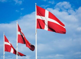 Bestil en flagstang af glasfiber, der produceres i Danmark – og spar CO2 på transport