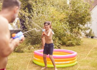 Arrangér en Gel Blaster-kamp i haven