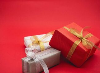 Aflever de ansattes julegaver til årets julefrokost