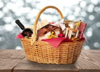 Lav en gavekurv til hende med 24 gaver i til jul