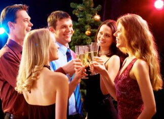 Sådan arrangerer du en god firmajulefrokost