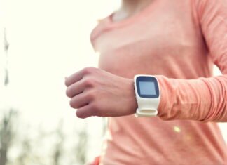 Invester i et sportsur med skridttæller til dine løbe- og cykelture