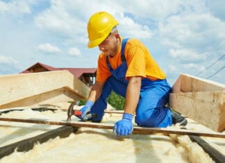 Sådan finder du den rette tømrer til din tagrenovering i Vejle