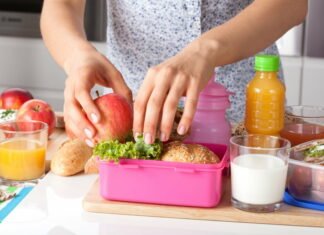 Køb en madkasse med rum, så du kan putte rester fra aftensmaden i madpakken