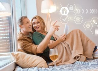 Giv ham smarthome produkter i gave, så han kan få intelligent lysstyring i hjemmet