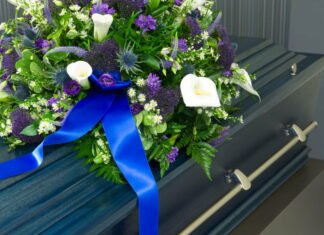 Tekst til bårebuket – Hvad skriver man på en bårebuket?