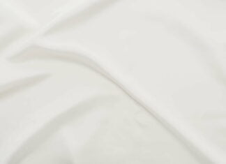 Indledning med elegance: hvid dug som grundlag for dåbsskønhed