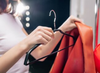 Put tøj fra Fransa i julekalenderen til hende