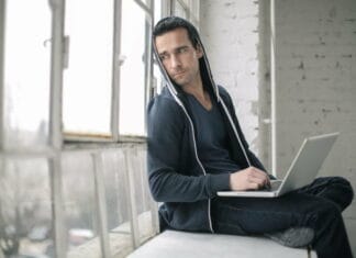 Køb hættetrøjer og sweatshirts med logo til dine medarbejdere