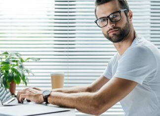 Gode grunde til at køne t-shirts med tryk til dine medarbejdere