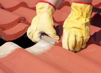 Sådan finder du et firma i Vejle med speciale i tagrenovering