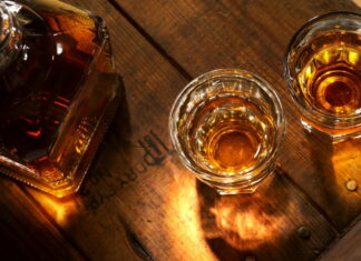 Find selv et par gode flasker til whiskyjulekalenderen til en du holder af