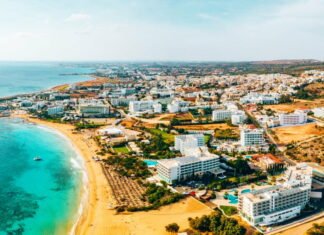 Rejser til Ayia Napa: Din guide til en solrig ferie