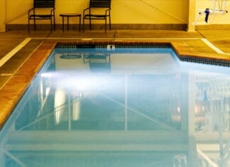 Find last minute sommerhuse med pool i Danmark