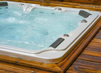 Bestil et ophold i et dansk sommerhus med udendørs spa