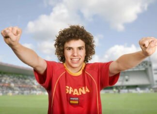 Skal du på fodboldferie i Spanien? Sådan forbereder du dig med den rette fodboldtrøje og flag