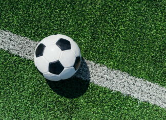 Sådan følger du med i en vigtig fodboldkamp mens du er til konfirmationsfest