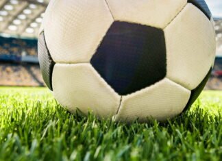 Tag på stadion til en af de helt store kampe og oplev en ekstrem fodboldstemning