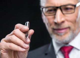Skab personlige firmagaver med en kuglepen med navn, logo eller tryk