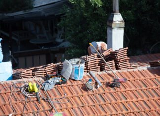 Sådan finder du gode sikkerhedssko til en tagdækker der arbejder i Maribo