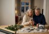 Gør december lettere med små tech-gaver til forældre
