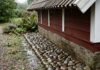 Tag uden tagrender? Sådan beskytter en pigstensbelægning dit hus mod drypvand